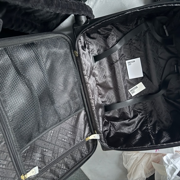Brand new carry on luggage Love Moschino - Picture 9 of 13